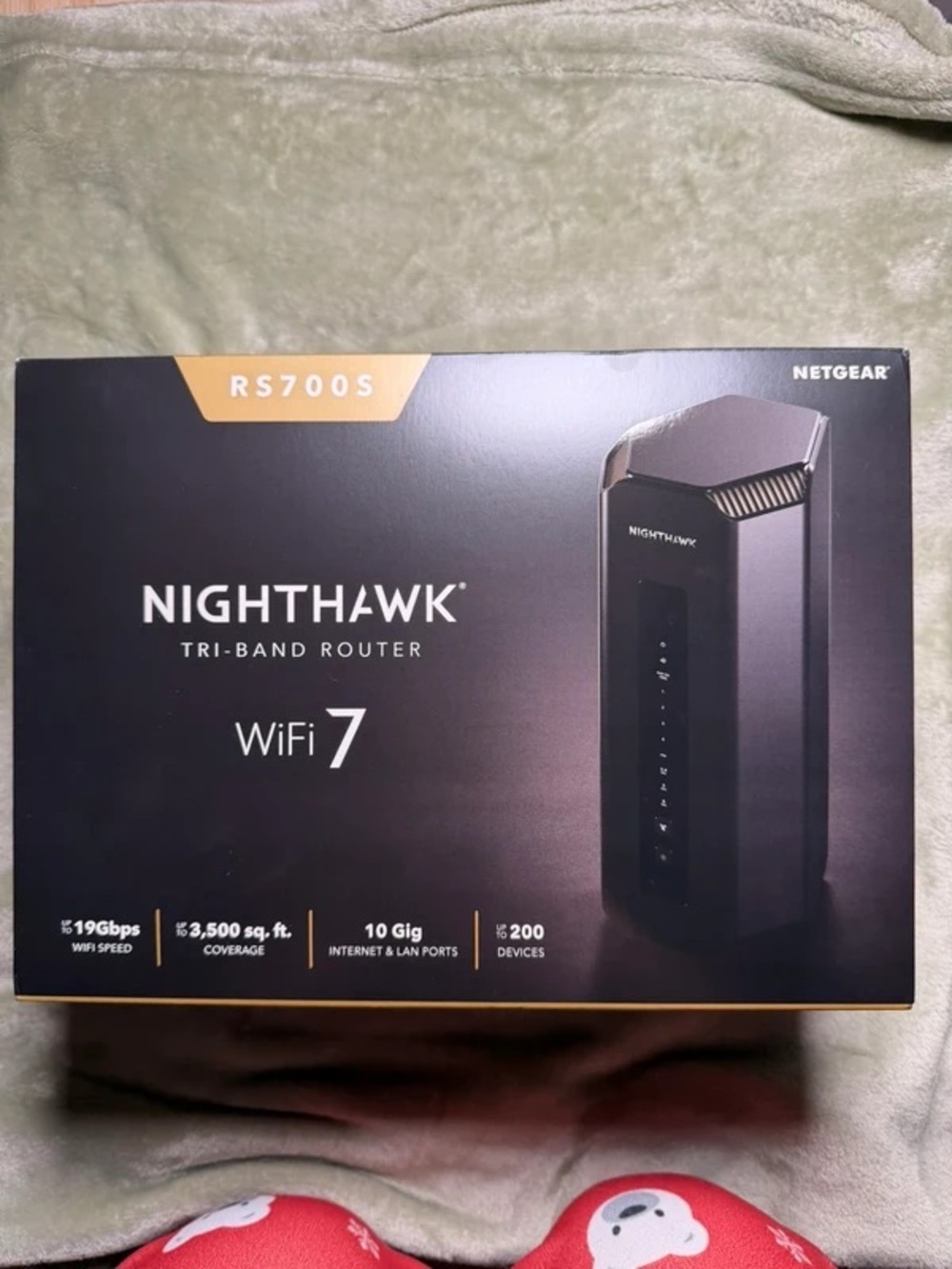 NETGEAR Nighthawk RS700S Tri-Band Router - Black with Gold Accent